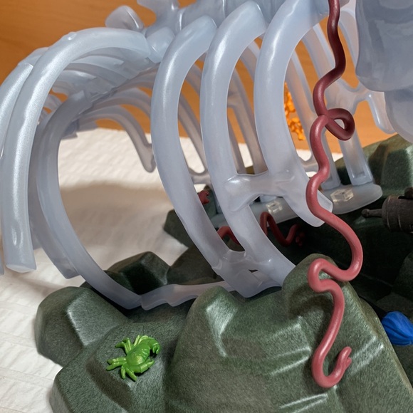 Ghost Whale Pirate’s Skeleton - Glow-In-the-Dark - 4803 by Playmobil - Picture 7 of 15